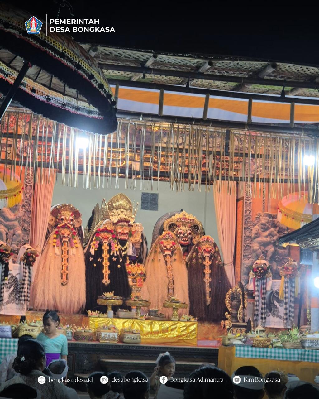 Persembahyangan Bersama Odalan di Pura Penataran Bukit